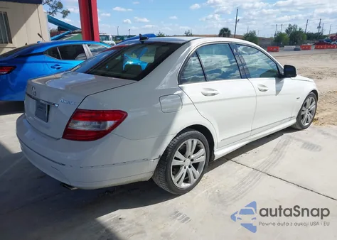 2009 Mercedes-Benz C 300 Luxury 4Matic/Sport 4Matic z USA, uszkodzony, nr VIN WDDGF81X39F234169